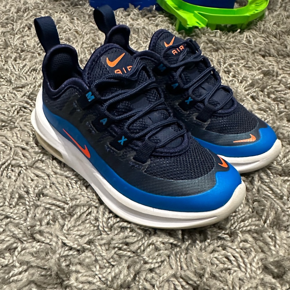 Nike Air Max Axis